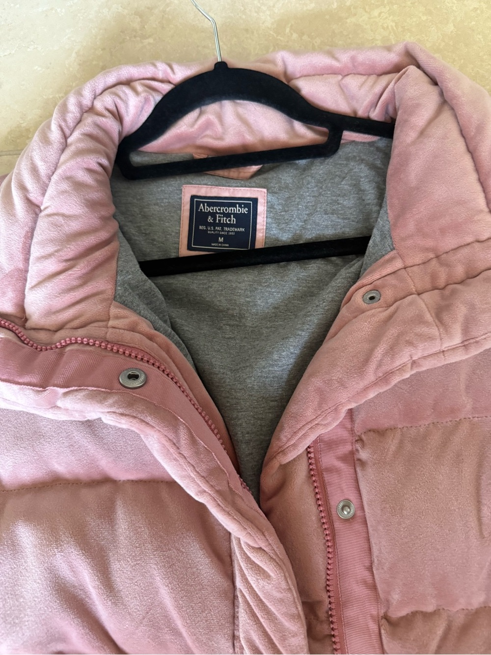 Abercrombie & Fitch Velvet Puffer Jacket Blush Rose Pink Women’s Medium - Picture 4 of 6